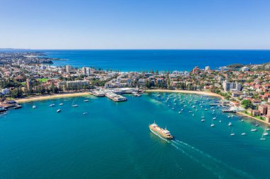 Ünlü Manly Wharf ve Manly, Sydney, Avustralya 'da hava manzarası. Sydney Harbourside 'ın banliyösüne yukarıdan bak. Sydney Kuzey Limanı, Manly ve Manly Rıhtımı 'nda hava manzarası.