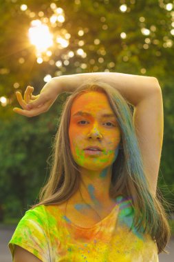 Güzel bayanı kuru renk toz