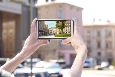 Cep telefonu resim turist çekmek