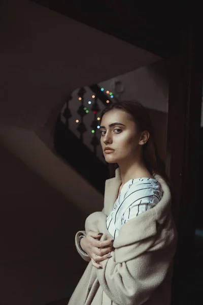 Amazing brunette model posing in the dark room — Stock Photo, Image