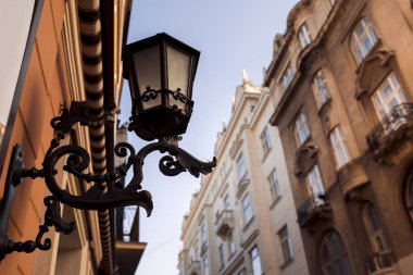 Duvardaki eski sahte fener