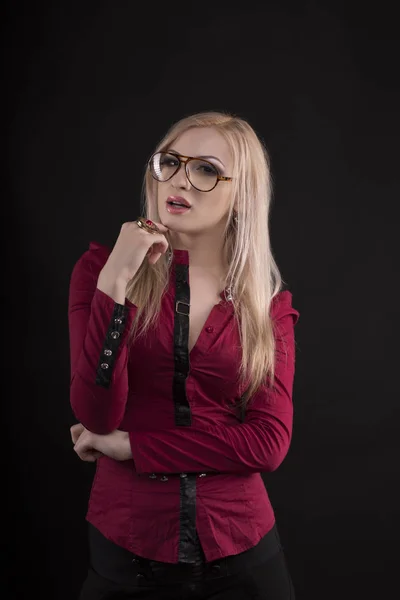 Sexy blonde model z jasny makijaż w okularach — Zdjęcie stockowe