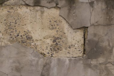 Kırık eski duvar ile kırık beyaz sıva katmanı engellemek