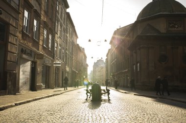 Lviv, Ukrayna - 1 Ocak 2017: Tarihi merkez o sokakta