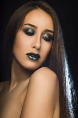 Yüksek moda portre stu güzel esmer kadın portresi