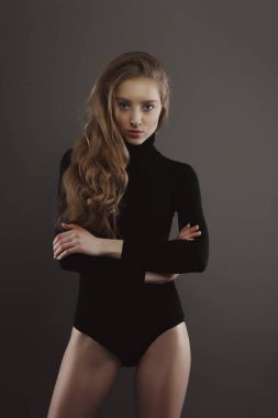 Yemyeşil kıvırcık saçlı muhteşem güzel model ile modeli test 