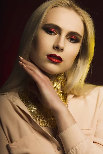 Beautiful woman with bright makeup and gold foil on her neck — Stock Photo, Image