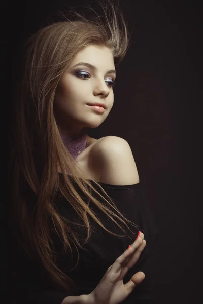 Lovely young woman with glitter pigment on her neck and wind blo — Stock Photo, Image