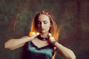 Studio karışık ışığıyla dans Glamour model 