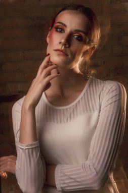 Moda portre Studio karışık ışık güzel model