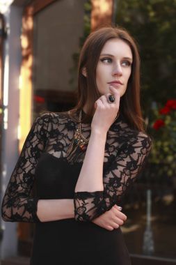 Harika esmer modeli dantel iç çamaşırı city adlı poz