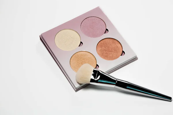 Set of highlighters with makeup brush over a white background — Stock Photo, Image