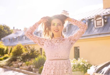 Harika esmer model city adlı sabah SU'da poz