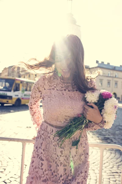 Stylish brunette model in fashionable dress posing at the street — Stock Photo, Image