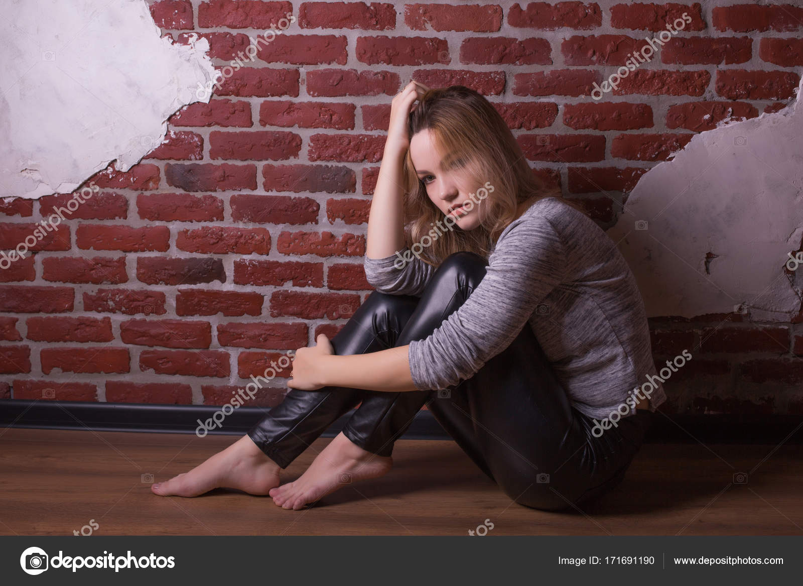 Fashionable Young Model With Curly Blonde Hair Wears Casual App