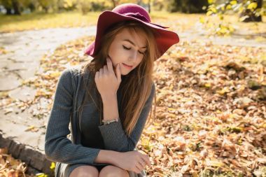 Doğal makyaj p olan romantik kadın portresi yaşam tarzı