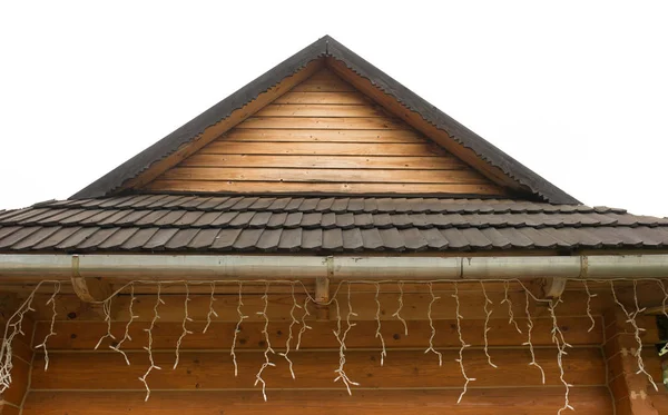 Trä tak i ett hus på landet — Stockfoto
