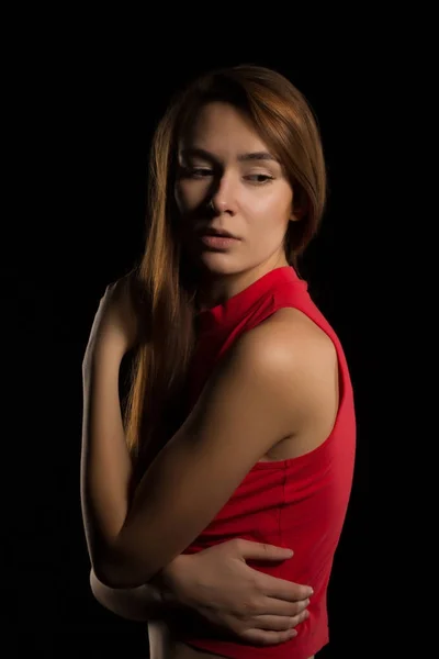 Modellversuch für schöne junge Frau mit perfekter Haut und langer Lunge — Stockfoto