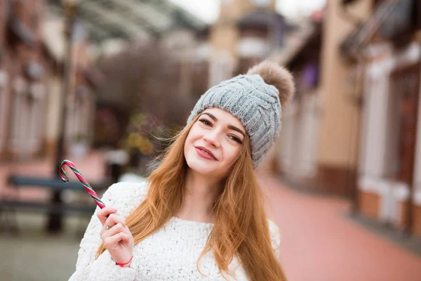 Amazing red haired woman in trendy apparel holding tasty Christm — Stock Photo, Image