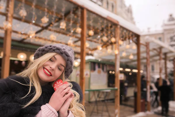 Positive blonde woman holding flavorous christmas gingerbread ag — Stock Photo, Image