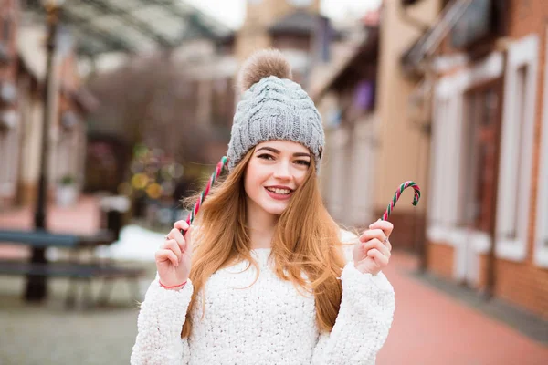 Cheerful red haired  woman in trendy apparel holding tasty Chris — Stock Photo, Image