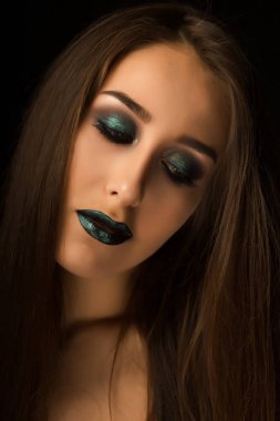 Baştan çıkarıcı genç model mükemmel cilt ve yaratıcı metalik gr ile