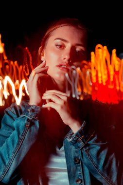 Lüks genç model Zen, karışık ışık teknik poz