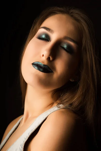 Tender brunette lady with art metallic green makeup posing with — Stock Photo, Image