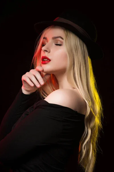 Portrait of stylish young lady in hat posing in the shadow with — Stock Photo, Image