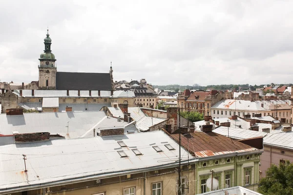 Widok z wysokości katedry w centralnej części Lvo — Zdjęcie stockowe