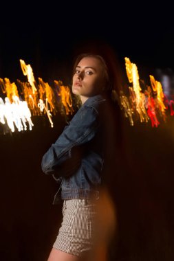 Çok güzel model gece aven, karışık ışık teknik poz