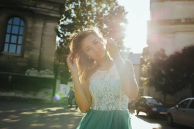 Güneş ışınları, Viyadükler poz dantel elbise güzel sarışın model