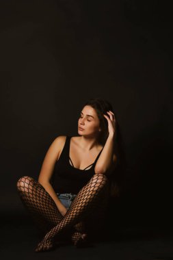 Siyah gömlek ve tayt o güzel esmer Bayan ile modeli test