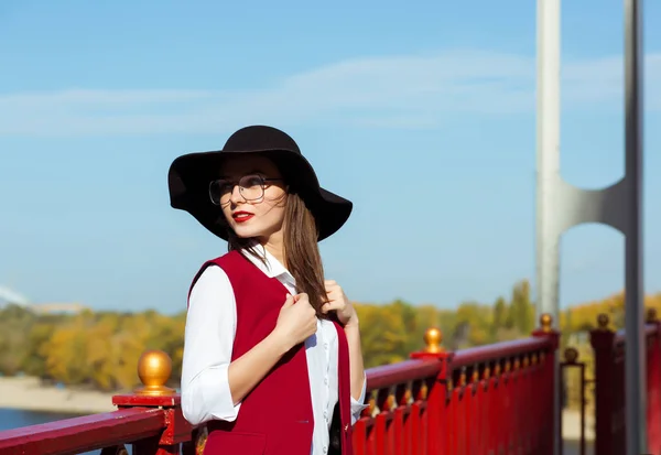 Street portrait of fashionable model wears red costume, black ha — Stock Photo, Image