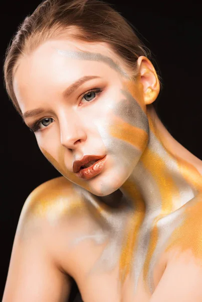 금색과 은색 펜 실바 니 아 화려한 금발 모델의 아름다움 초상화 — 스톡 사진