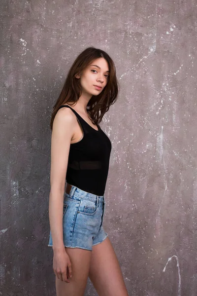 Test photo shoot for young pretty woman wearing jeans shorts and — Stock Photo, Image