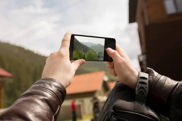 Male Tourist Taking Picture Mountains Carpathians His Smartphone — Stock Photo, Image