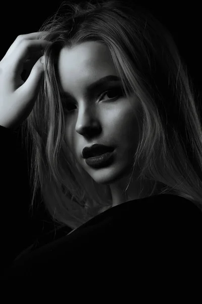 Mysterious Young Woman Long Hair Posing Dark Room Black White — Stock Photo, Image