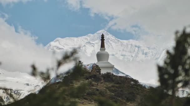 Panorama, buddhists stupa pinnacle touch a white glacial mountain peak in clouds — Stock Video
