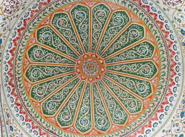 Ambala-Shimla Otoyolu, Pinjore, Chandigarh, Haryana 'daki Pinjore bahçesinde sanat eseri yapıldı.