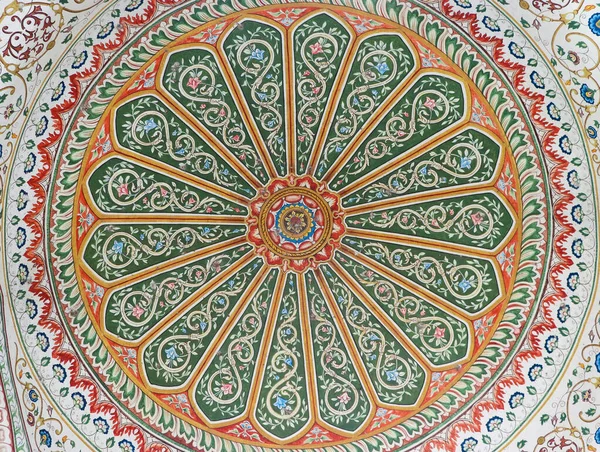 Ambala-Shimla Otoyolu, Pinjore, Chandigarh, Haryana 'daki Pinjore bahçesinde sanat eseri yapıldı.