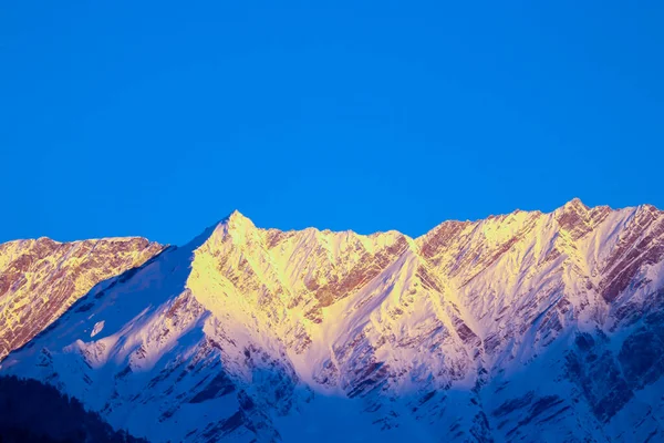 Salida Del Sol Cima Una Montaña Cubierta Nieve —  Fotos de Stock