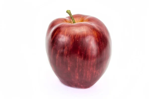 Červené jablko s reflex, samostatný — Stock fotografie