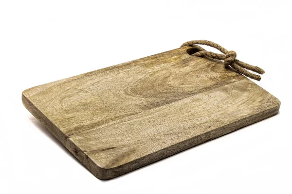 Une planche à découper en bois sur fond blanc — Photo
