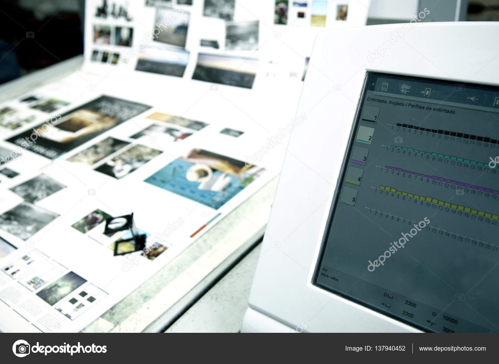 Cuenta hilos print production Stock Photo by ©camaralenta 137940452