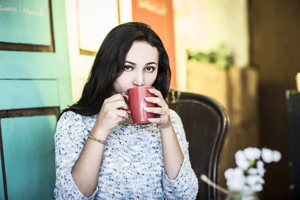 Frau mit Kaffeetasse — Stockfoto