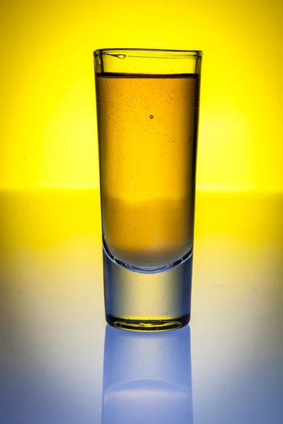 Tequila Skott Spegel Isolerad Vit Bakgrund — Stockfoto