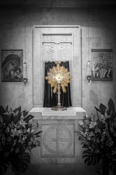 Santíssimo Sacramento dentro da capela da adoração — Fotografia de Stock