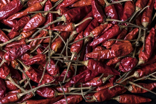 Struttura ravvicinata di peperoncini messicani rossi e piccanti — Foto Stock