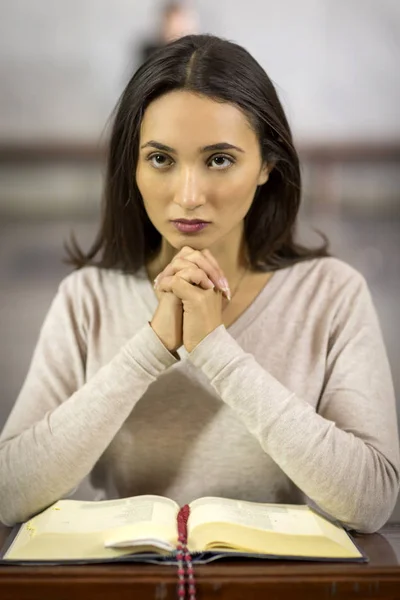 Young Woman Doing Fasting Prayer Interior — Stock Photo, Image